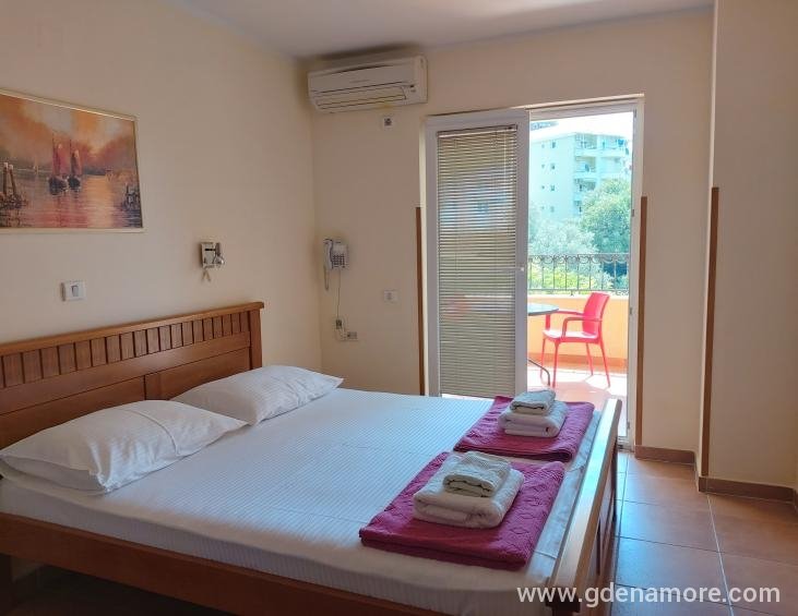 Double bed apartment (2)